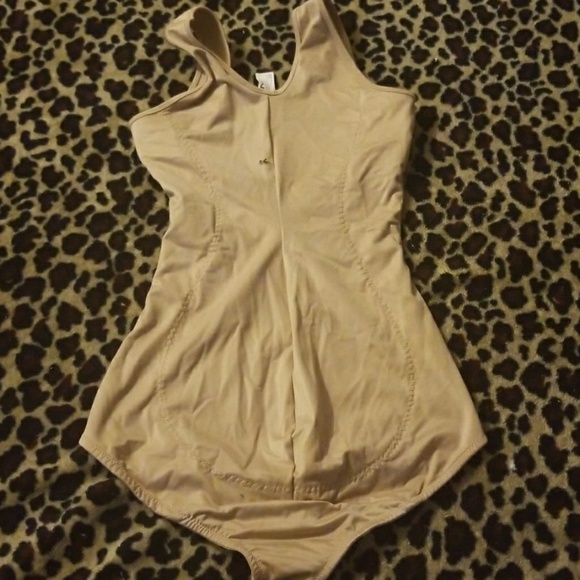 Spanks - Picture 3 of 4